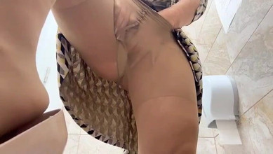 Step Mommy: Mulher madura com tesão de meia-calça e salto alto se...