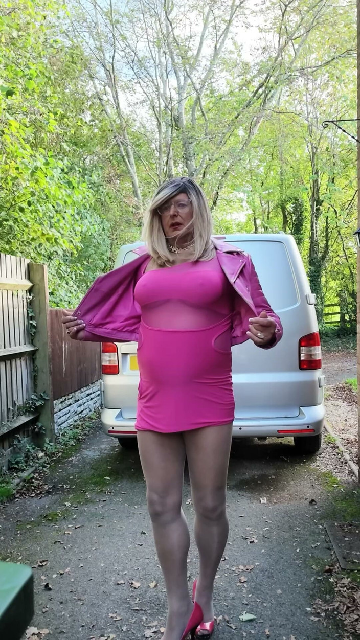 Kelly CD 2022: Sexy Crossdresser Kellycd2022 in My Pink Bodycon Dress and Heels