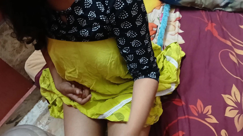 Apple Porn: Watercan Delivery Man Sex with Desi Babhi