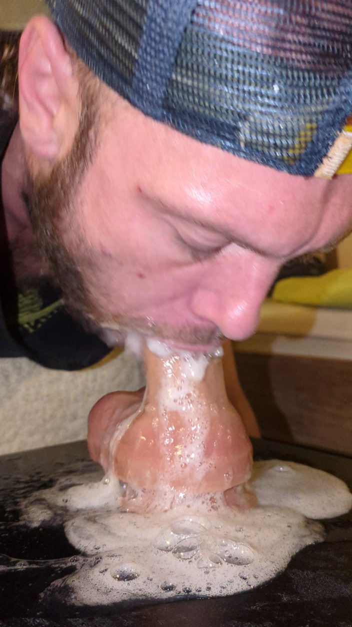 Deepthroat Madness: Leker med enorm mängd saliv som gör bubblor och deepthroat