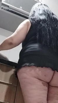 Sexy stiefmutter in der küche