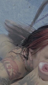 Swimmingpool Blowjob