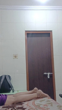 Didi è stata portata in hotel e le è stato fatto un massaggio, poi ha guardato il corpo caldo.