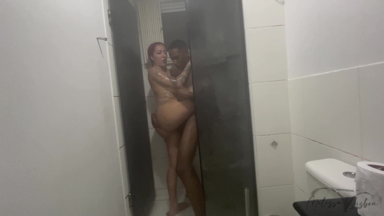 MaikinhoLisboa: Šla se mnou do sprchy poté, co její manžel odešel...