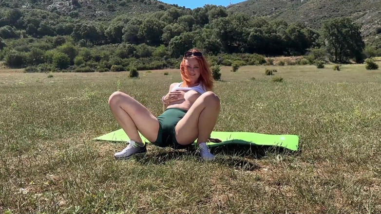 Sheryl X Sinclair: Seconda compilation di pipì! Nuda, All'aperto, con ragazze