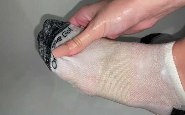 footivities: Foot Oil Massage in Ankle Socks