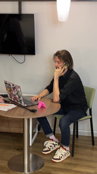 La Secretaria Cachonda Recibió Esperma En Sus Gafas Y Chorros En Todo El Piso De La Oficina