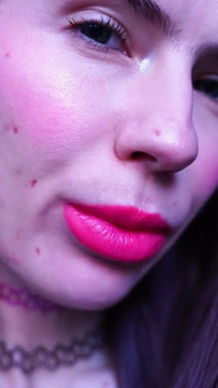 Beso con lápiz labial rosa