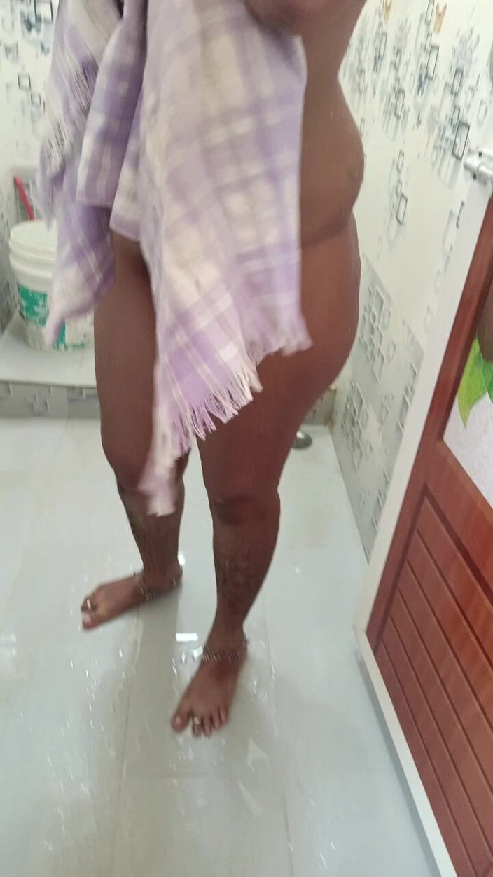 Ilakkiya: Virální video koupající se tetičky