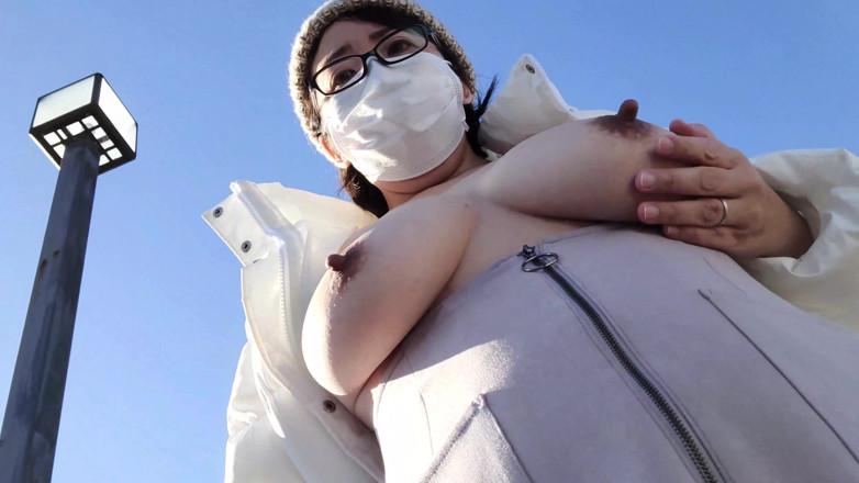 aika: 野外オナニーで興奮する人妻