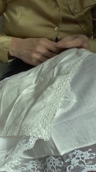 Latihan Cumshot: Squirt On My White Lace Handkerchief, Lady Victoria Valente