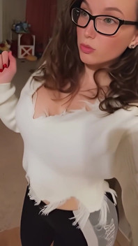 Video kejutan teman sekamar lesbianku yang 55f dengan sweter!