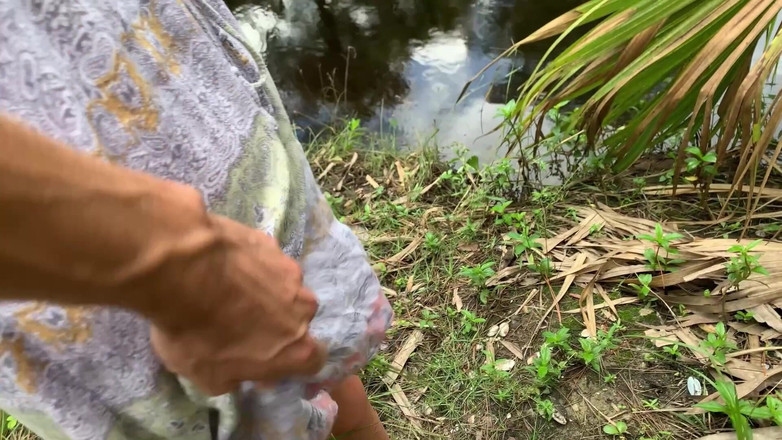 Farmers Wifey: Lần đầu tiên của tôi ở nơi công cộng bú cặc nuốt...