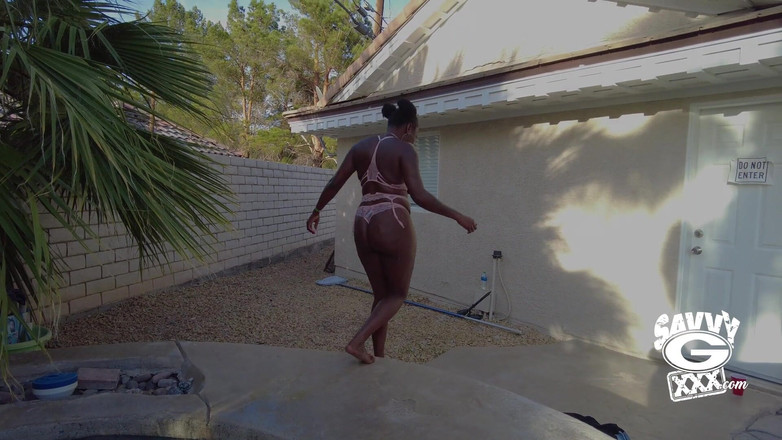 Savvy G: Prywatna wanna z hydromasażem