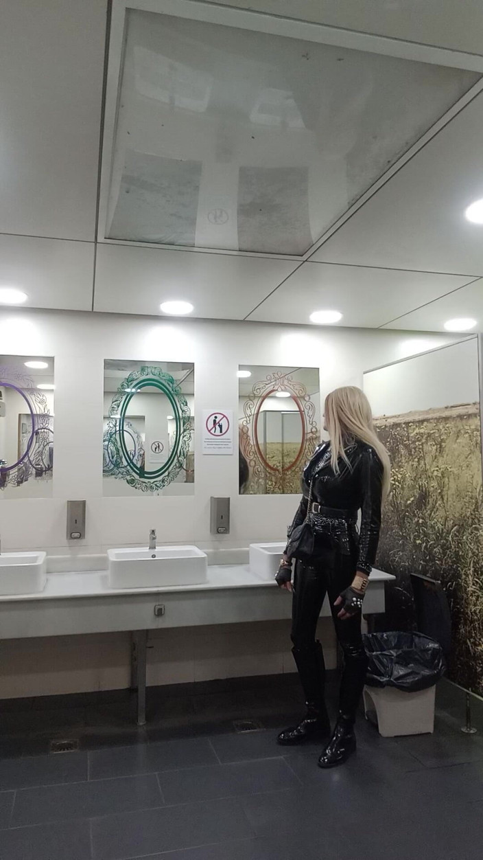 Tatiana Zorrita: वीनिल