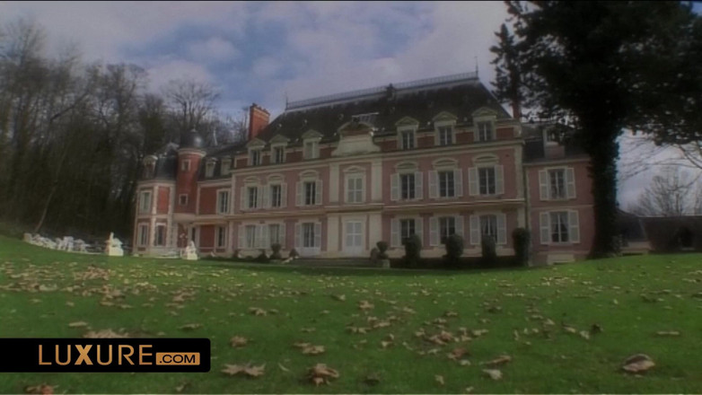 Luxure: The women are in charge in the swinger castle