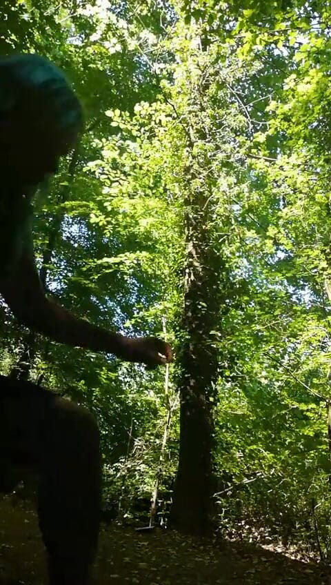 Babe2race: Masturbation im wald während der mittagspause