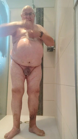 Karlchengeil: Shower with foam sponge