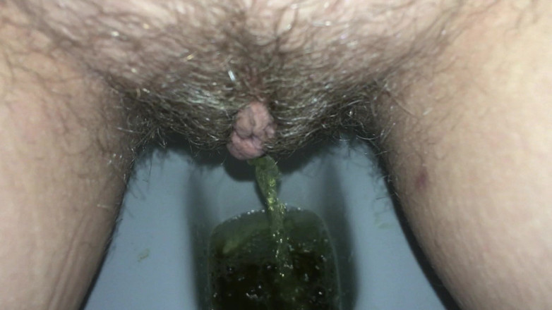 Risky Hairy Couple: Sweet Golden Shower in the Toilet From