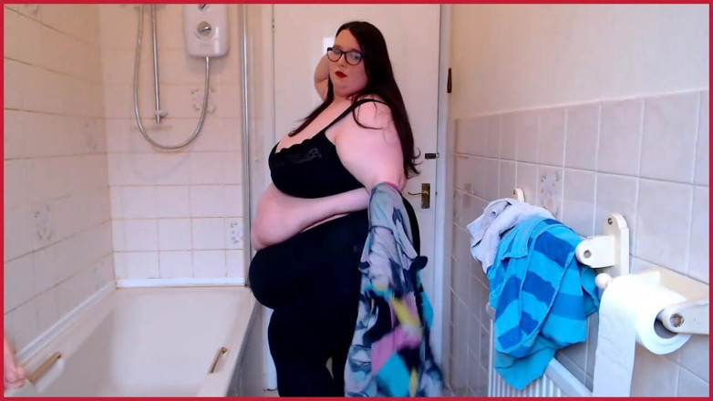 SSBBWLadyBrads: SSBBW Lady Brads przygotowuje się pod prysznic
