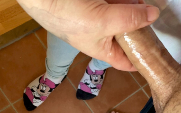 Princess Jeanne: 在浴室打手枪 漂亮的脚