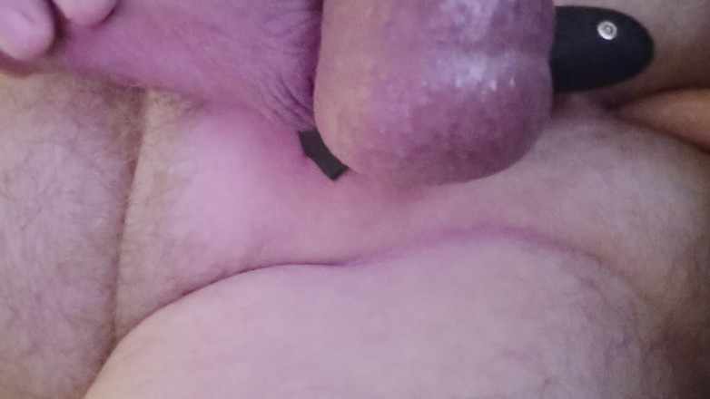 Pellefnatt: Arkadaşım bir sandalyede oturuyor ve küçük horozuyla oynuyor