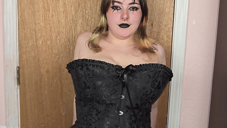 Mushroombitchx: Goth Girlfriend Vapes for You in Corset