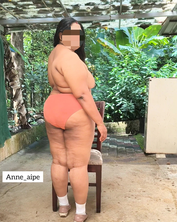 Anne Ipe: India curvey mädchen in schwarzer jacke zieht sich komplett für...