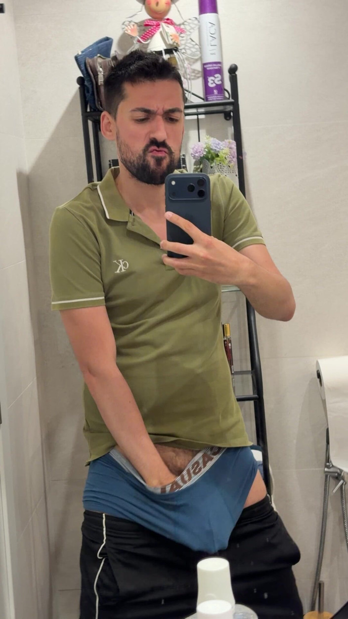 Liam Harding: Sexy nevlastní otec si to dělá v koupelně