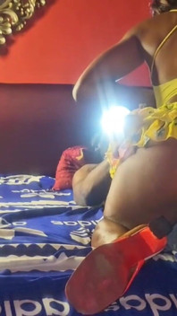 bities: eleedi maask pahni hot sanvli raakshasi land par gand chudaee karti hai.