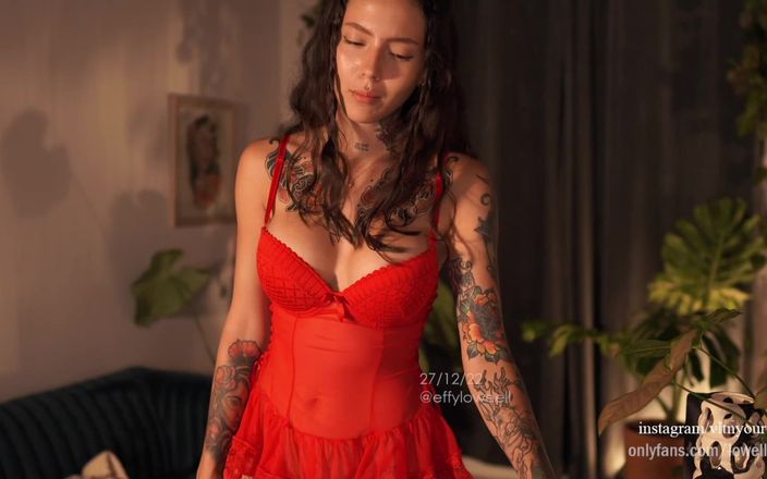 Effy Loweell studio: Hermosa chica tatuada Effy le encanta seducirte con sus atuendos...