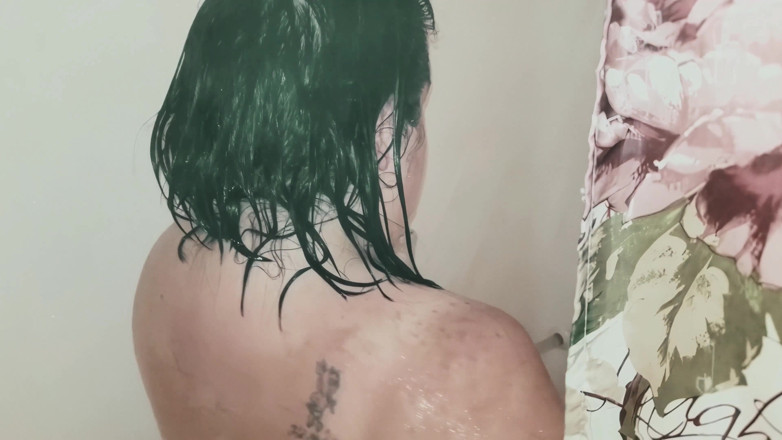 SexyNEBBW: Takes a shower and then gets dirty with a facial -...