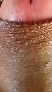 Close up - kontol belum disunat dan dicrot sperma banyak banget