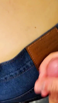 Verheirateter Klempner Fickt Eine Klientin in Der Badewanne Und Reuant Isst Sperma Aus Jeans, Um Beweise Zu Verbergen