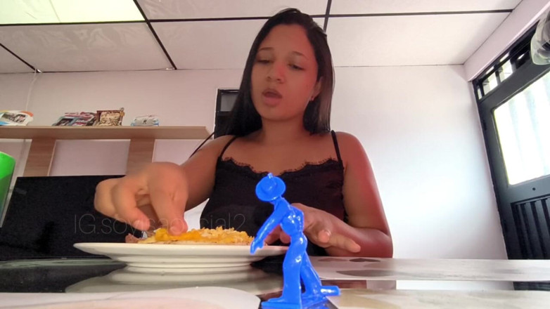 Isabel: Riesin, die kleinen männer sind heute morgen mein frühstück