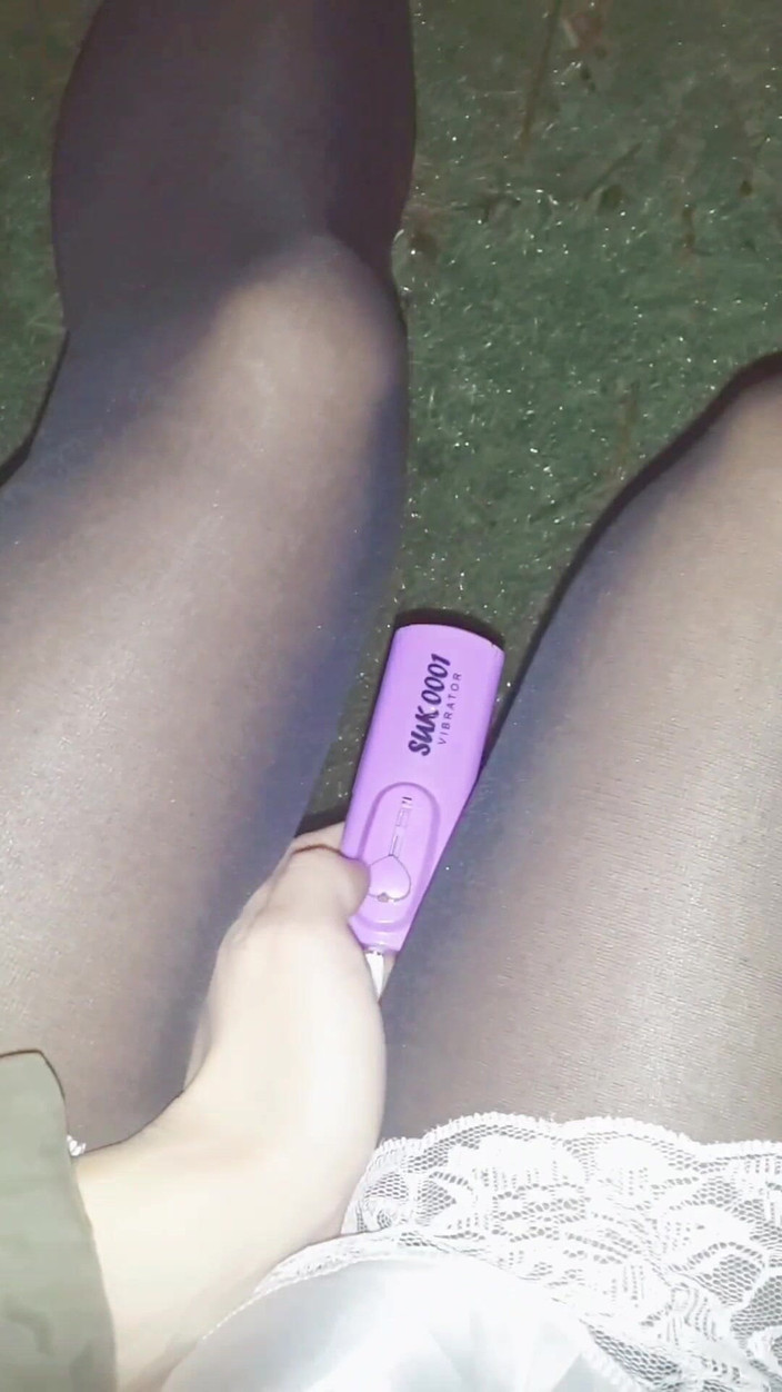 Harinni: Gadis cosplay rumah tangga dengan stoking hitam dan highheels kembali...