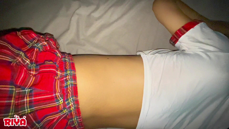 LOVE 4 FUK: Okul Elbiseli Üvey Kız Kardeş Geceleri Erkek Kardeşi Tarafından Sikiliyor