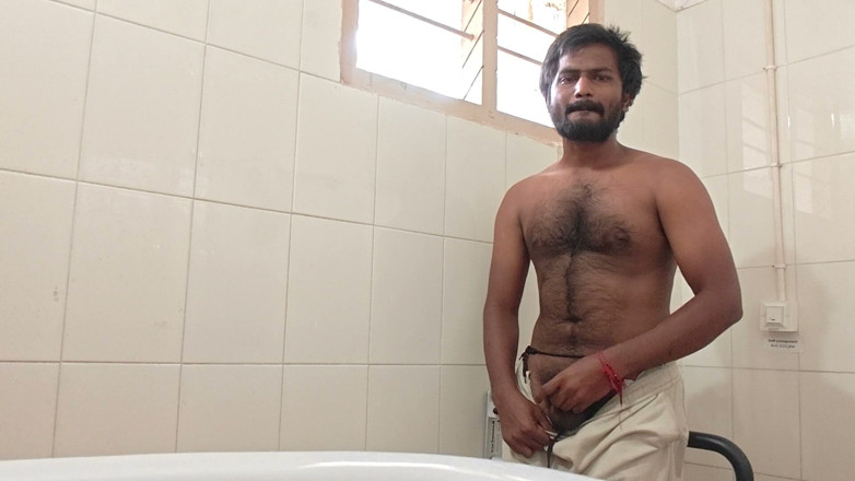 KUMBHA MANOJ KUMAR: Xhard - boissons d’urine dans un village de chasseurs