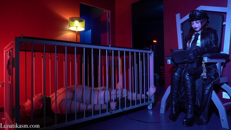 Mistress Lunatika: 用电惩罚笼子女主人lunatika