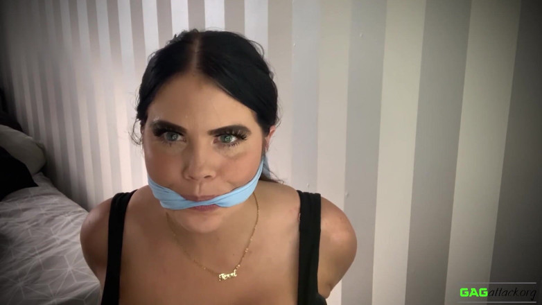 Gag Attack: Terri - birden fazla elbise ağzı