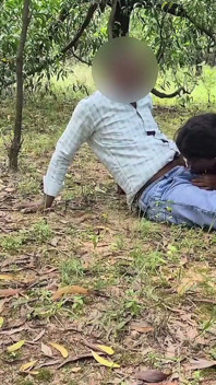Una india del pueblo follada por un estudiante universitario en el bosque, sona bhabhi - primera vez sexo al aire libre por su novio