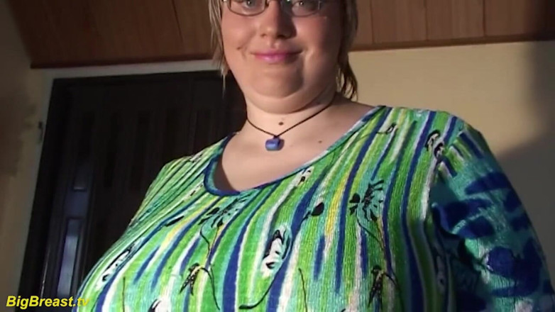 Big Breast: Peluda gordinha gordinha oleou seus peitos monstros extremos
