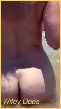 Wifey Liebt Es, Den Strand Nackt Zu Genießen