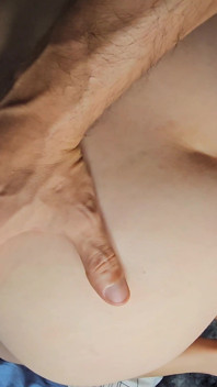 내 단순한 사랑과 관심의 계모는 풍부하고 깊은 침을 흘리는 오럴을주고, 그녀가 깊은 목구멍을 할 수있는 방법을 보여 주었다