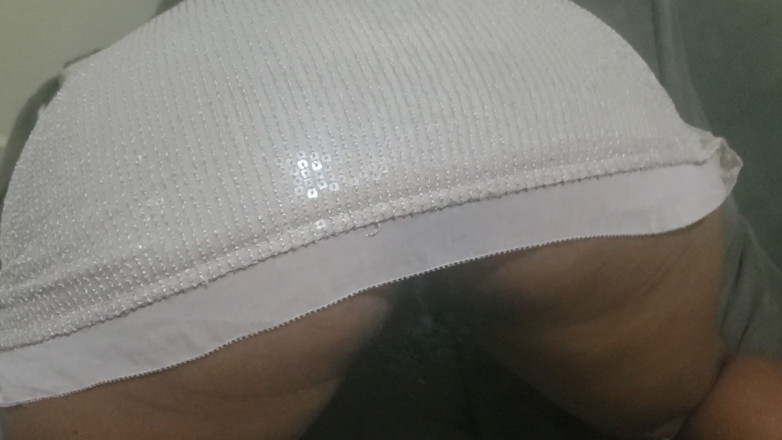 Lovemina: Pepek berbulu mengongkek pantat besar besar