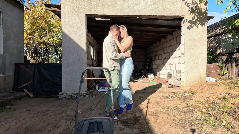 HotPrincessUA: Mavi dişler ve soğuk çim biçme makinesi kıştan sonra kranking mücadelesi