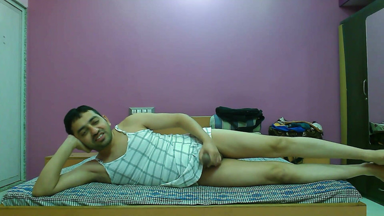 Cute & Nude Crossdresser: 짧은 잠옷을 입은 섹시한 계집애 크로스드레서 펨보이 달콤한 롤리팝.