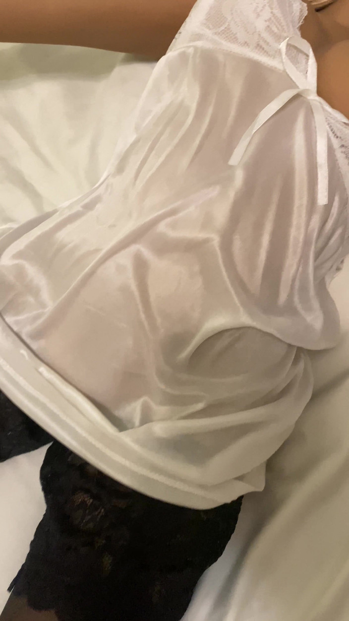 Doll sex: Užívání si štíhlosti v punčochách