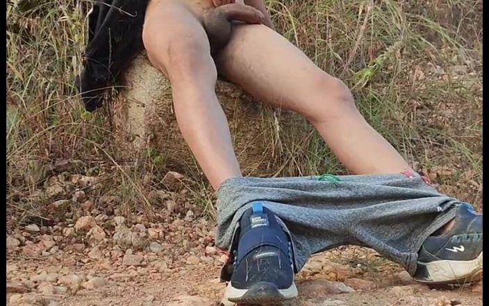 Tani: Gadis remaja lagi asik ngusap kontolnya