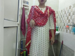 Saara Bhabhi: Ma demi-sœur m&#039;a surpris en train de prendre un bain...